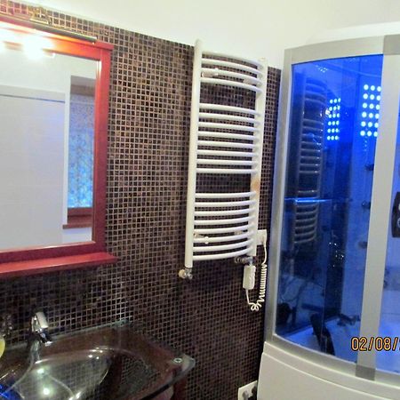 Apartment In The Centre Of Lviv Bagian luar foto