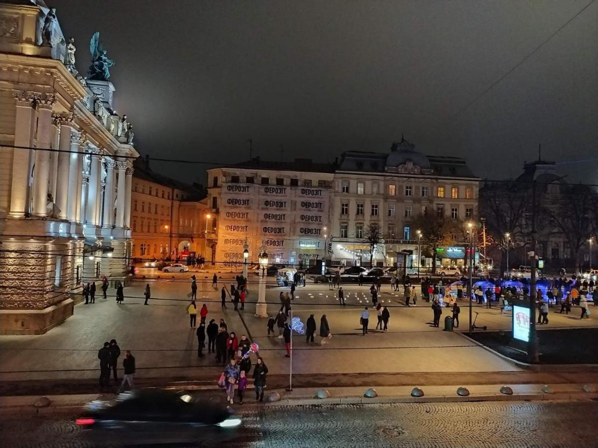 Apartment In The Centre Of Lviv Bagian luar foto