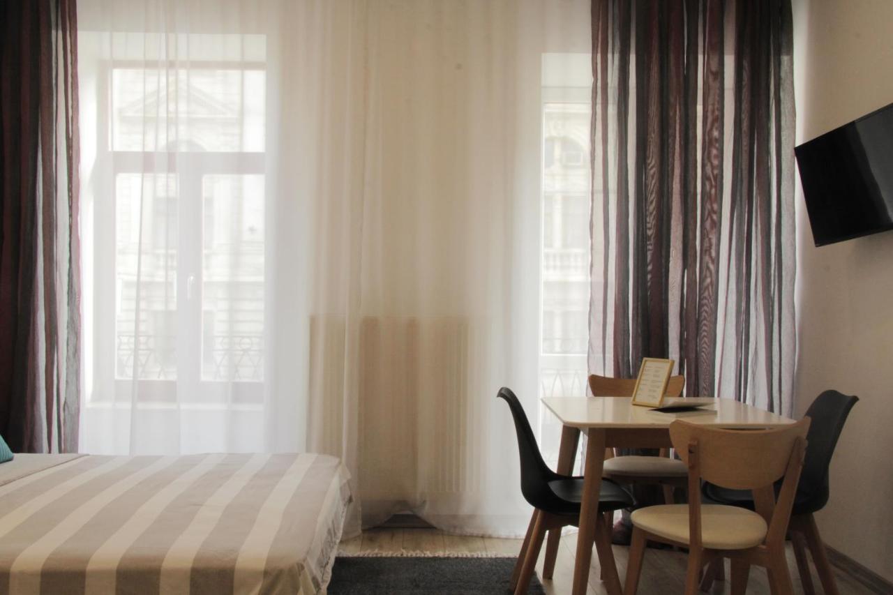 Apartment In The Centre Of Lviv Bagian luar foto