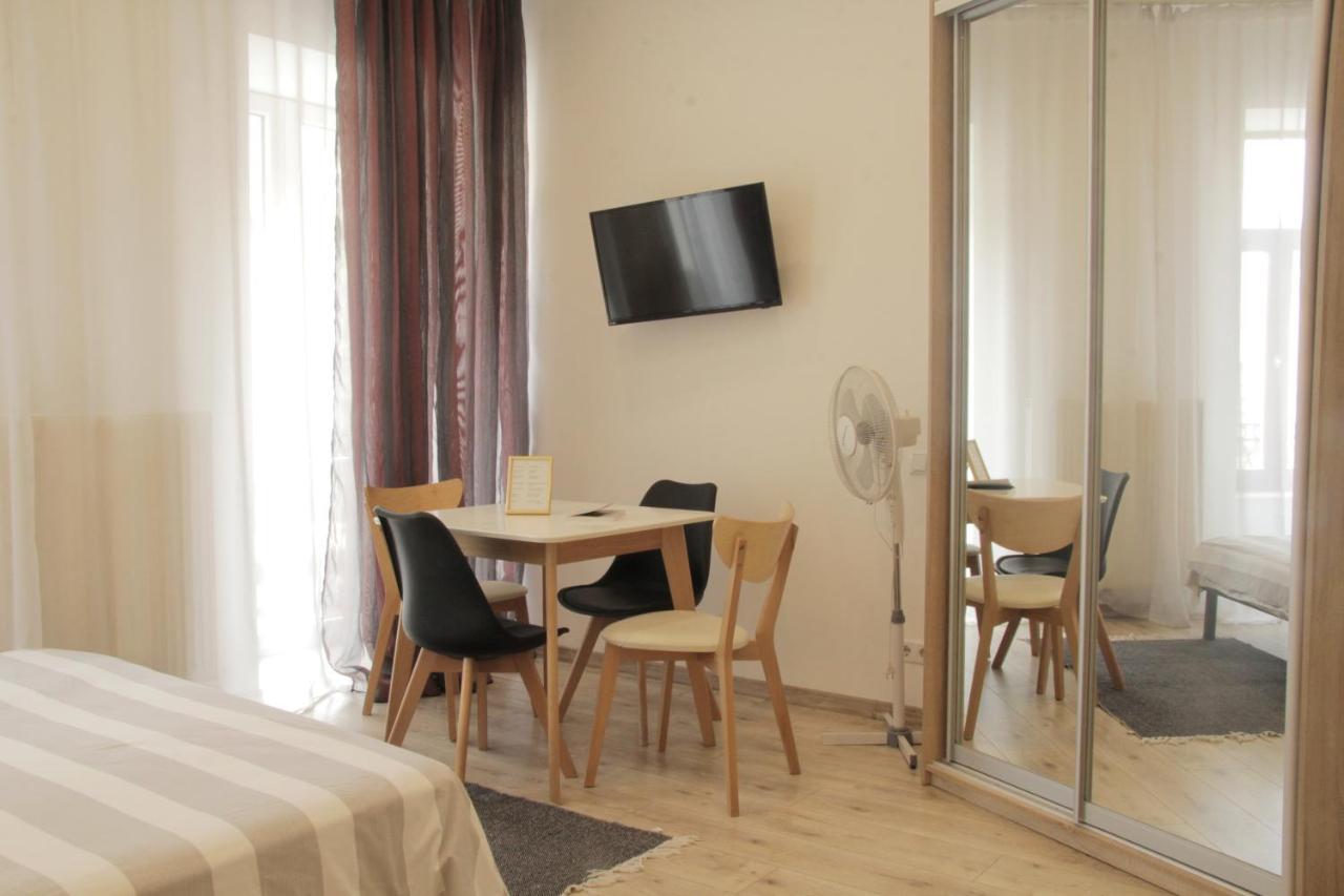 Apartment In The Centre Of Lviv Bagian luar foto